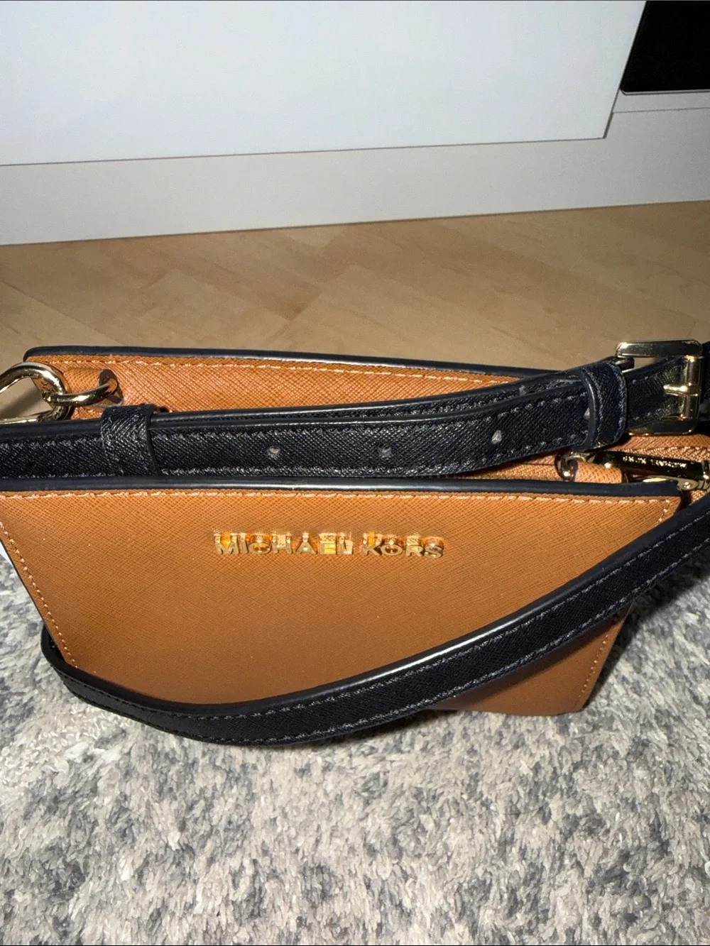Michael Kors Selma Messenger/Crossbody, Saffiano Leather, Tricolor design